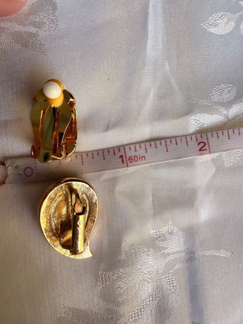 2 Pairs - Vintage GoldTone Clip-On Earrings - Paisly Multi-color & Green Striped - Picture 6 of 8
